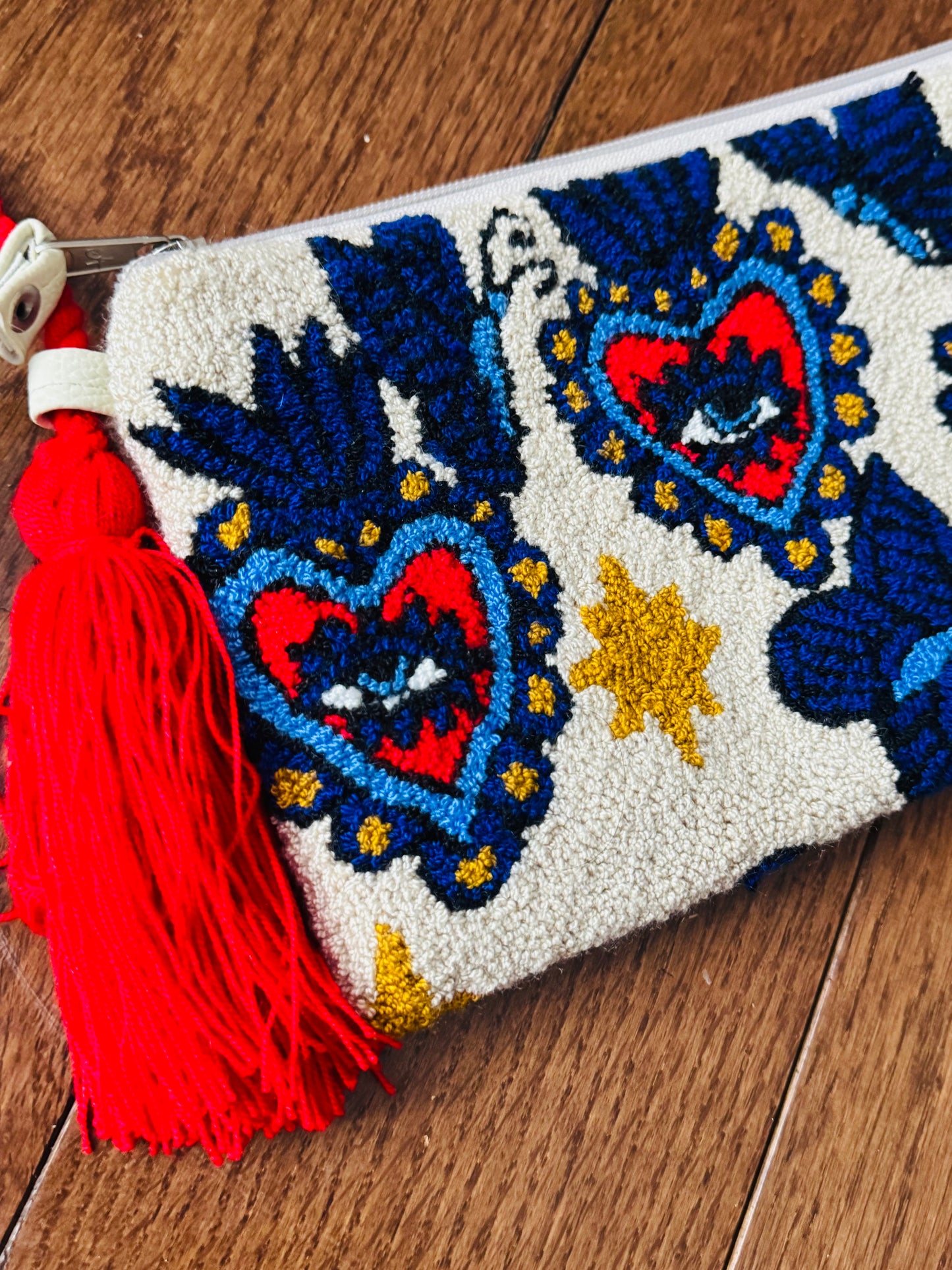Eye purse