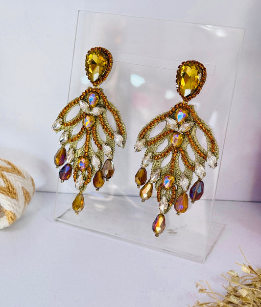 Elegant gold earrings