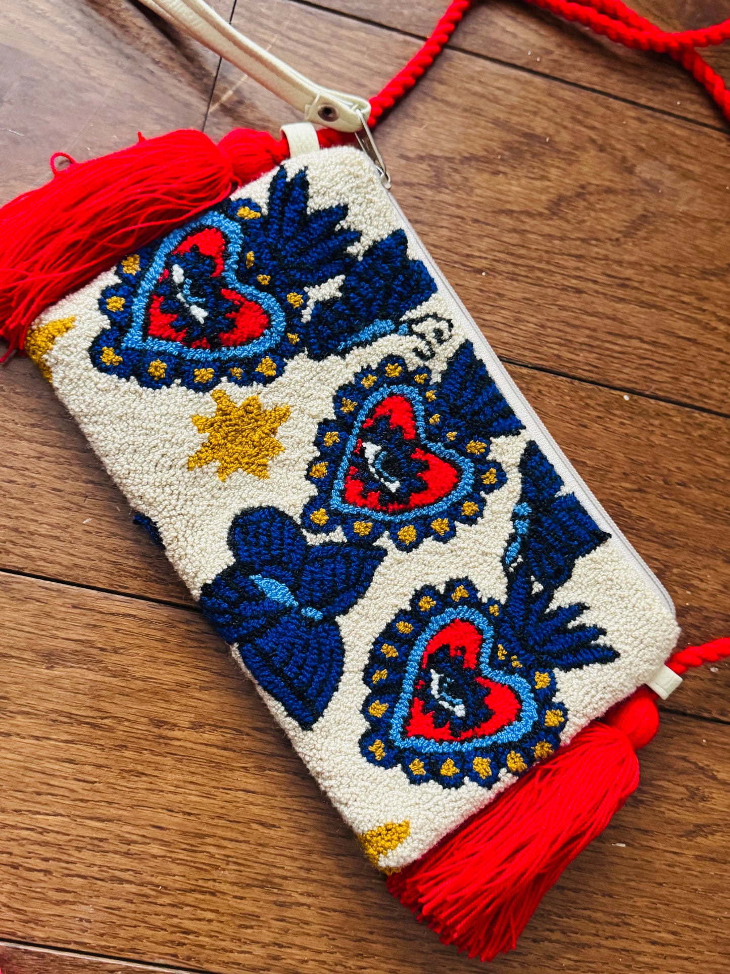 Eye purse