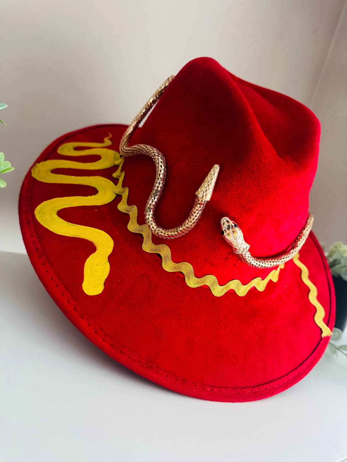 Snake hat
